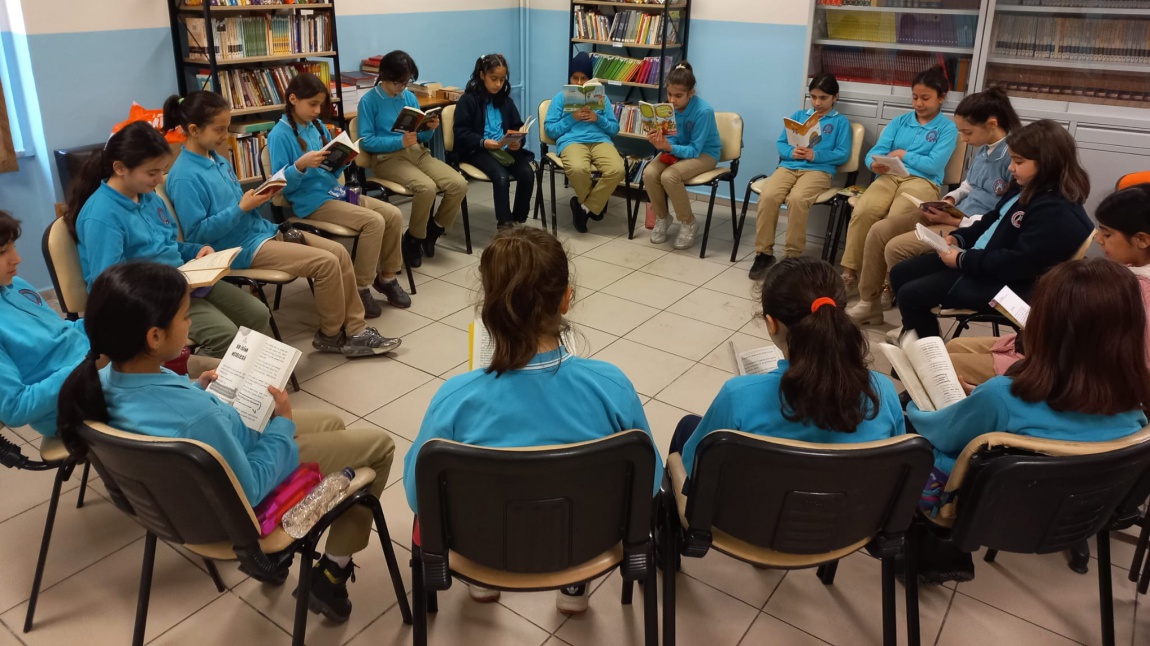 Okul Kütüphanemiz Okul Çıkışında Öğrencilerin Kullanımına Açıldı